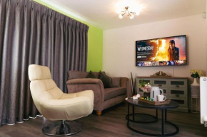 Luxury 4Bed Townhouse - Parking+Wi-Fi+Amenities